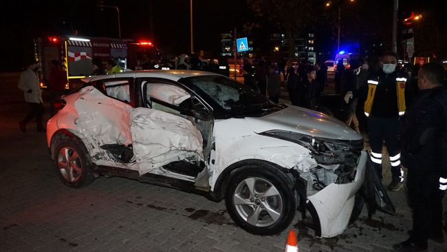 Hasta almaya giden ambulans kaza yaptı: 4 kişi yaralandı